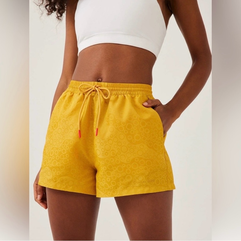 Outdoor Voices GeoShine 2.5 Goldfinch Running Shorts New
